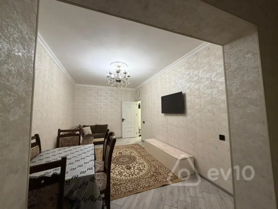 Kirayə verilir 2 otaqlı köhnə tikili 80 m²