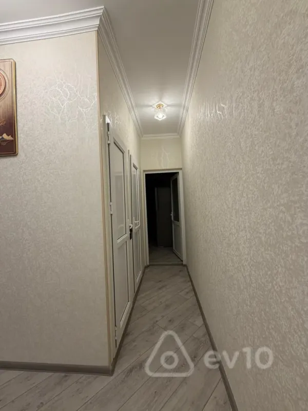 Kirayə verilir 2 otaqlı köhnə tikili 80 m²