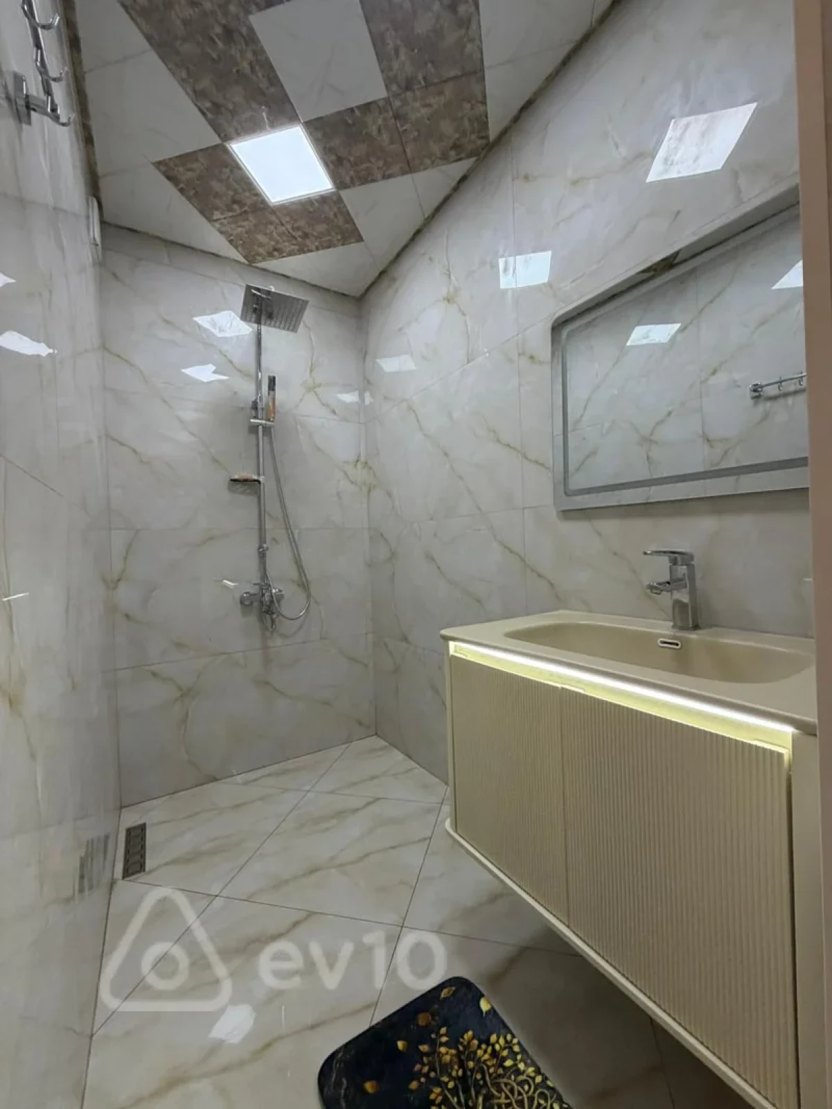 Kirayə verilir 2 otaqlı köhnə tikili 80 m²