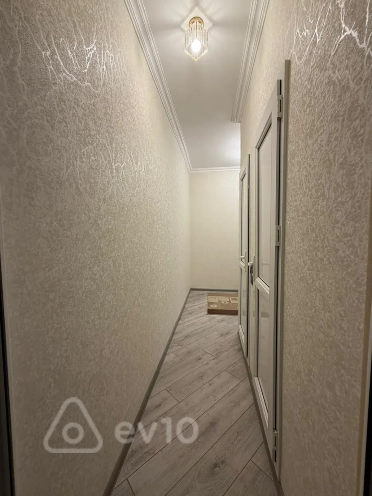 Kirayə verilir 2 otaqlı köhnə tikili 80 m²