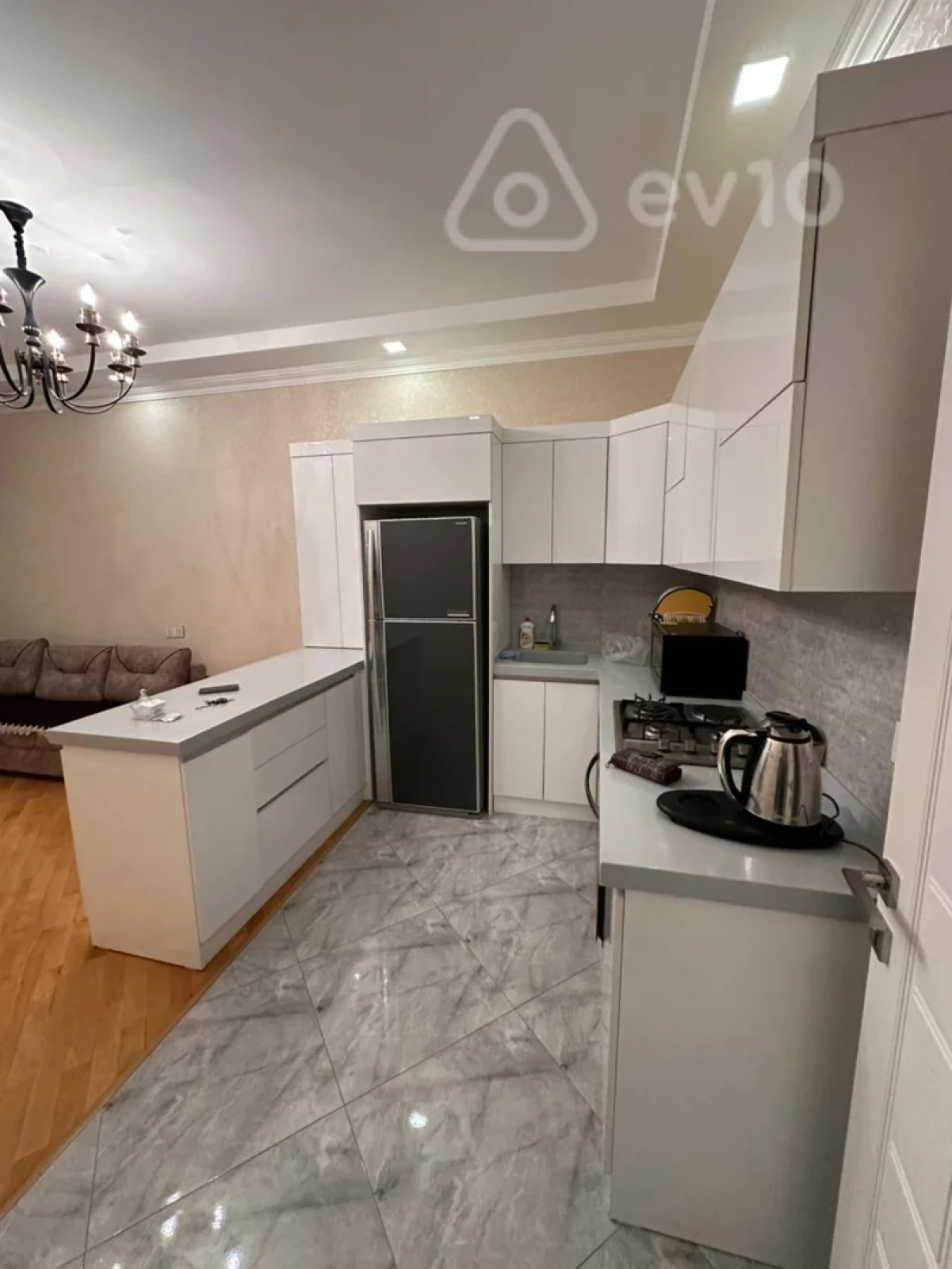 Kirayə verilir 2 otaqlı yeni tikili 75 m²