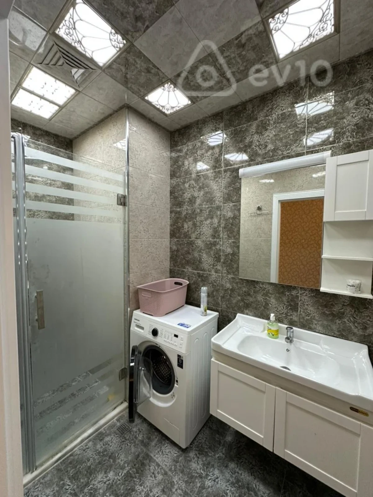 Kirayə verilir 2 otaqlı yeni tikili 75 m²