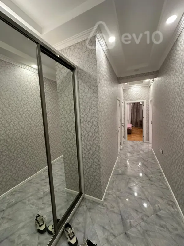 Kirayə verilir 2 otaqlı yeni tikili 75 m²