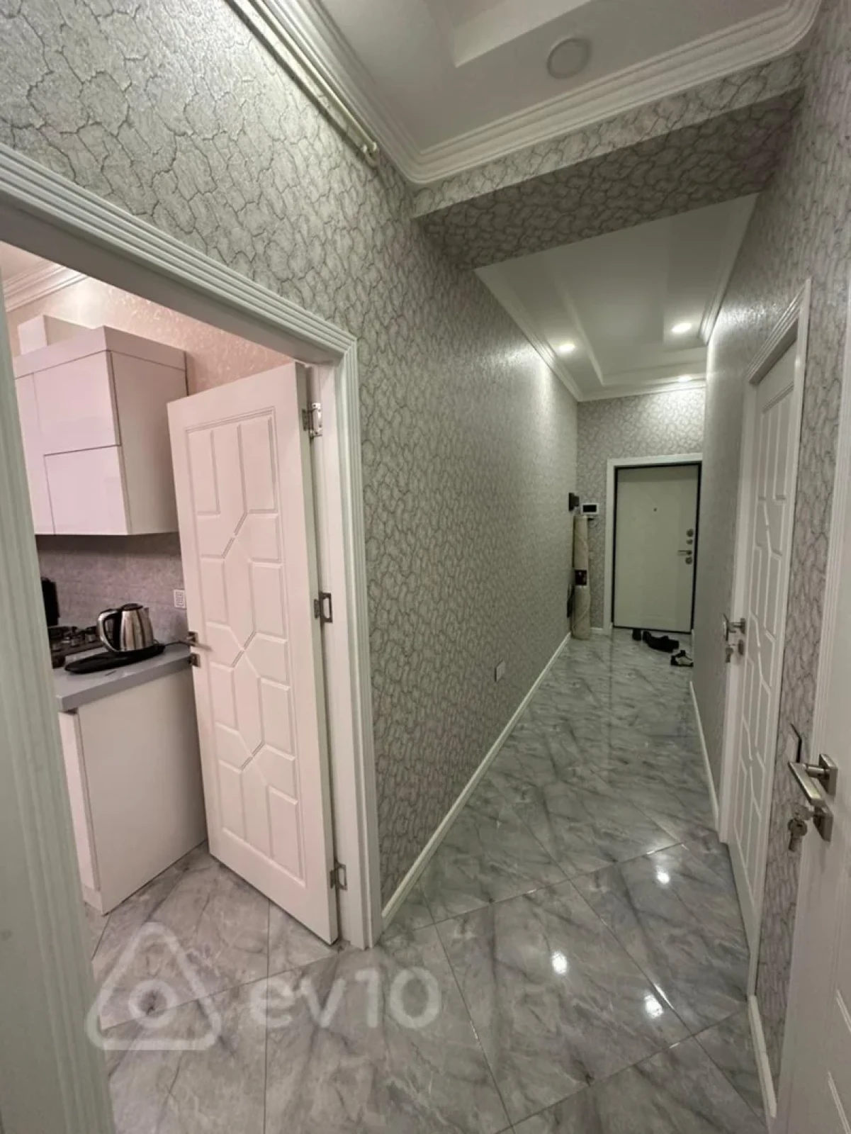 Kirayə verilir 2 otaqlı yeni tikili 75 m²