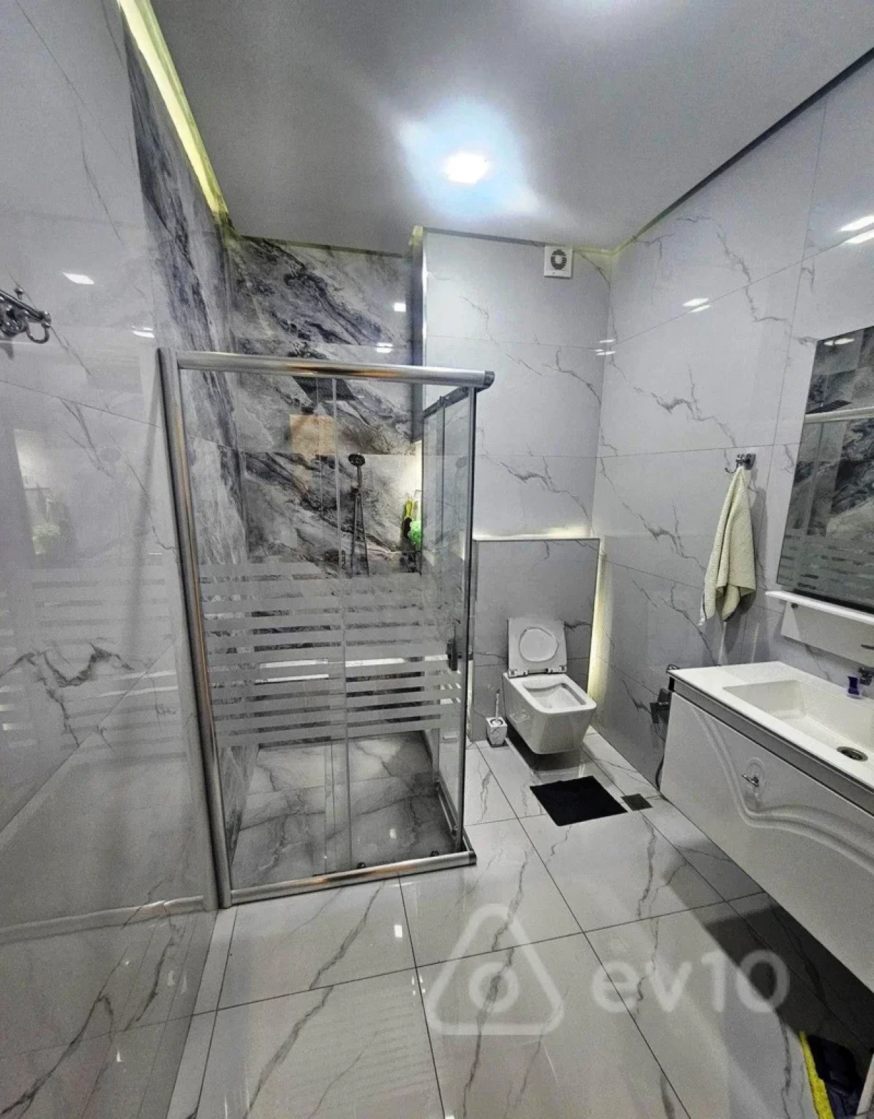 Satılır 2 otaqlı yeni tikili 59 m²