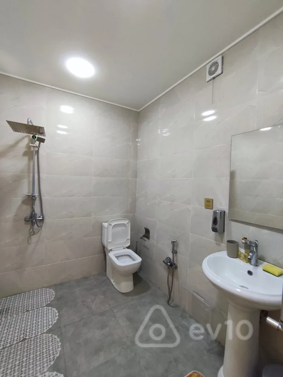 Kirayə verilir 2 otaqlı yeni tikili 95 m²