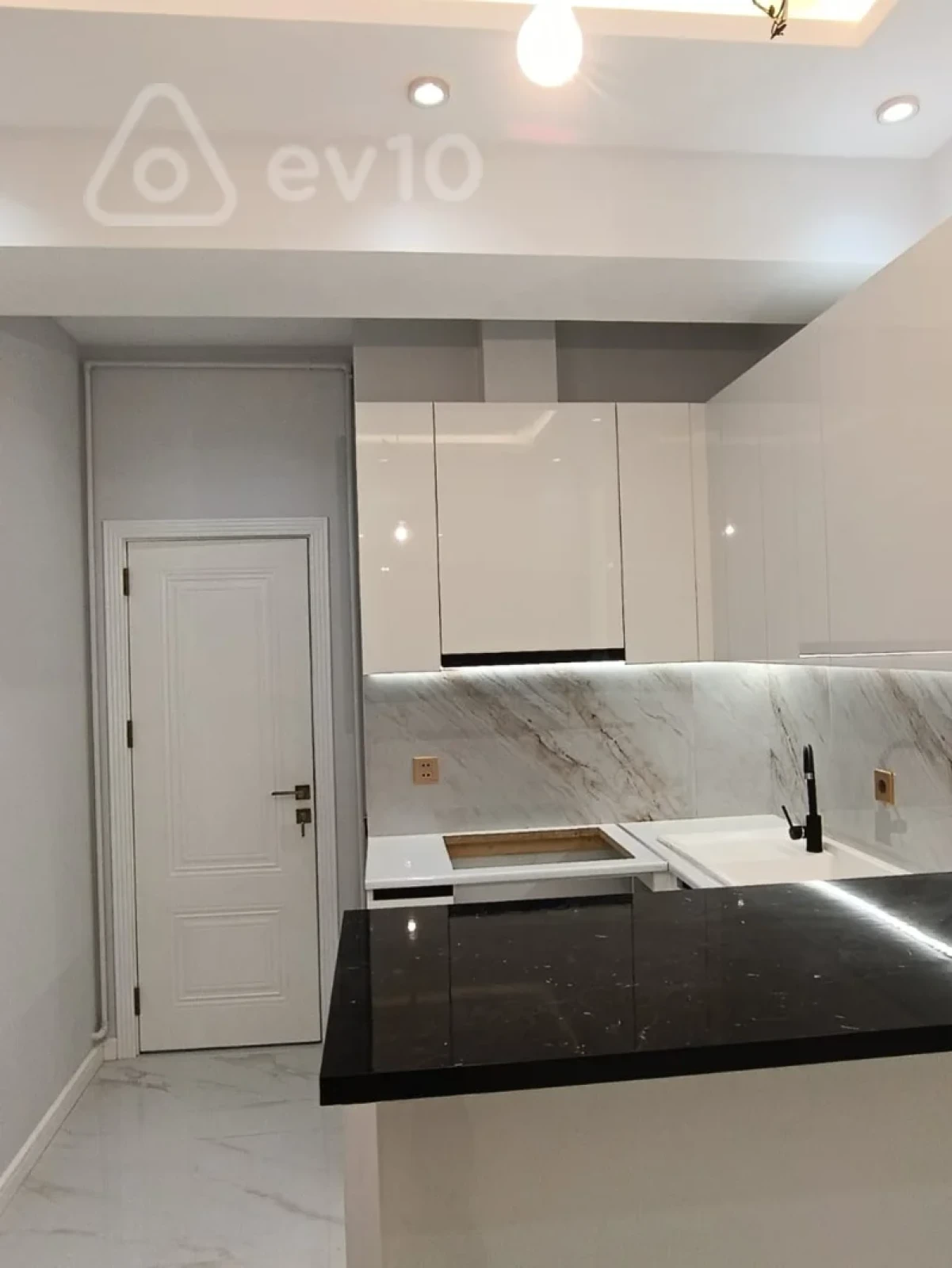 Satılır 2 otaqlı yeni tikili 75 m²