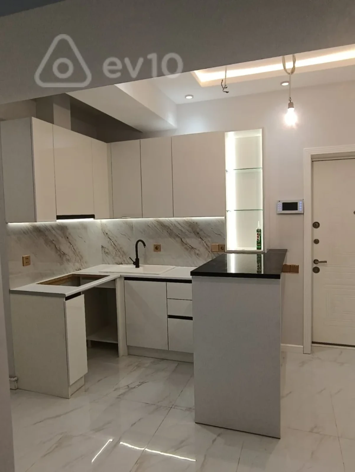Satılır 2 otaqlı yeni tikili 75 m²