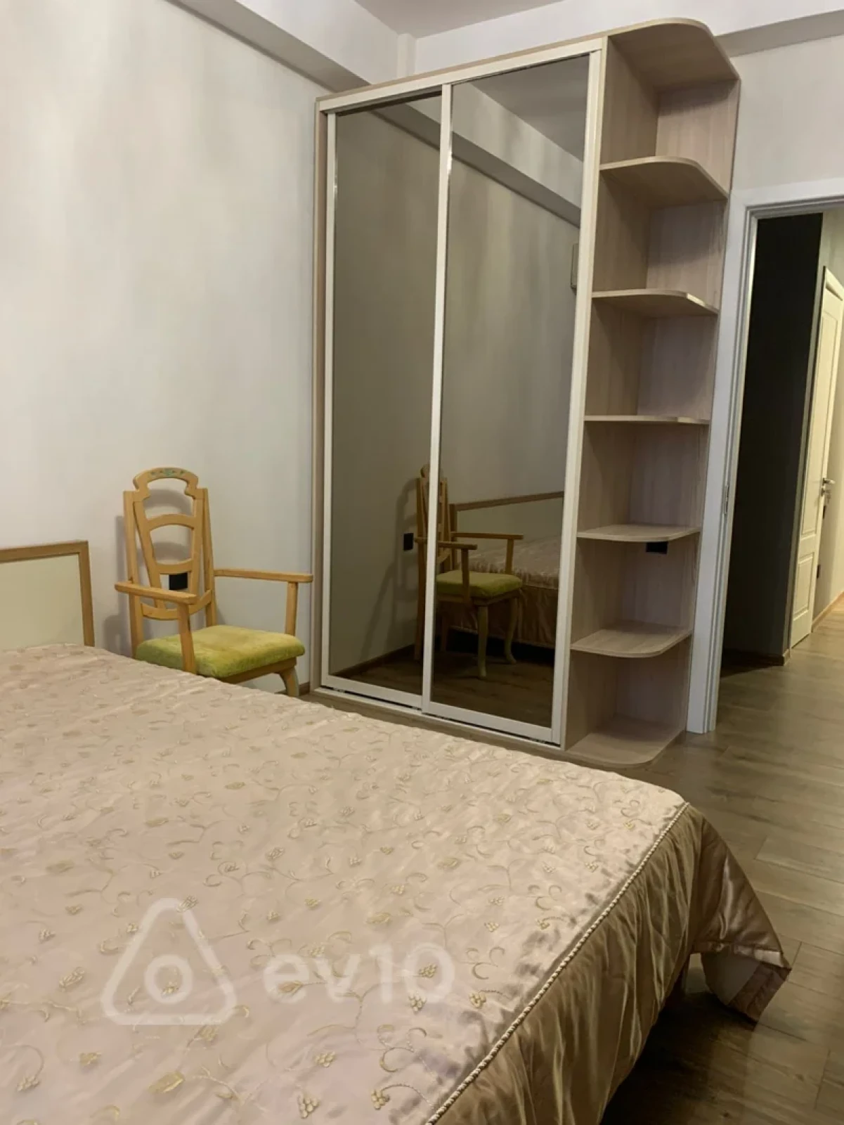 Kirayə verilir 2 otaqlı yeni tikili 80 m²