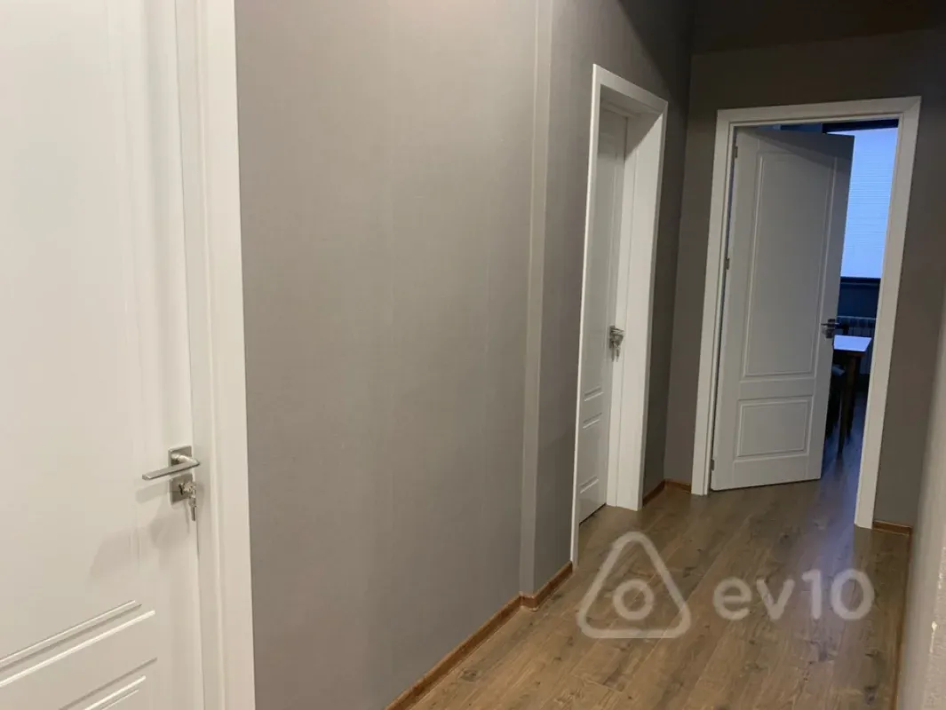 Kirayə verilir 2 otaqlı yeni tikili 80 m²