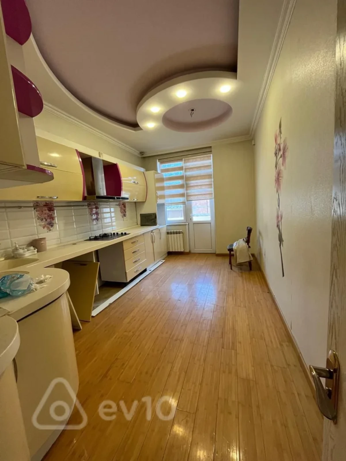 Satılır 3 otaqlı yeni tikili 135 m²