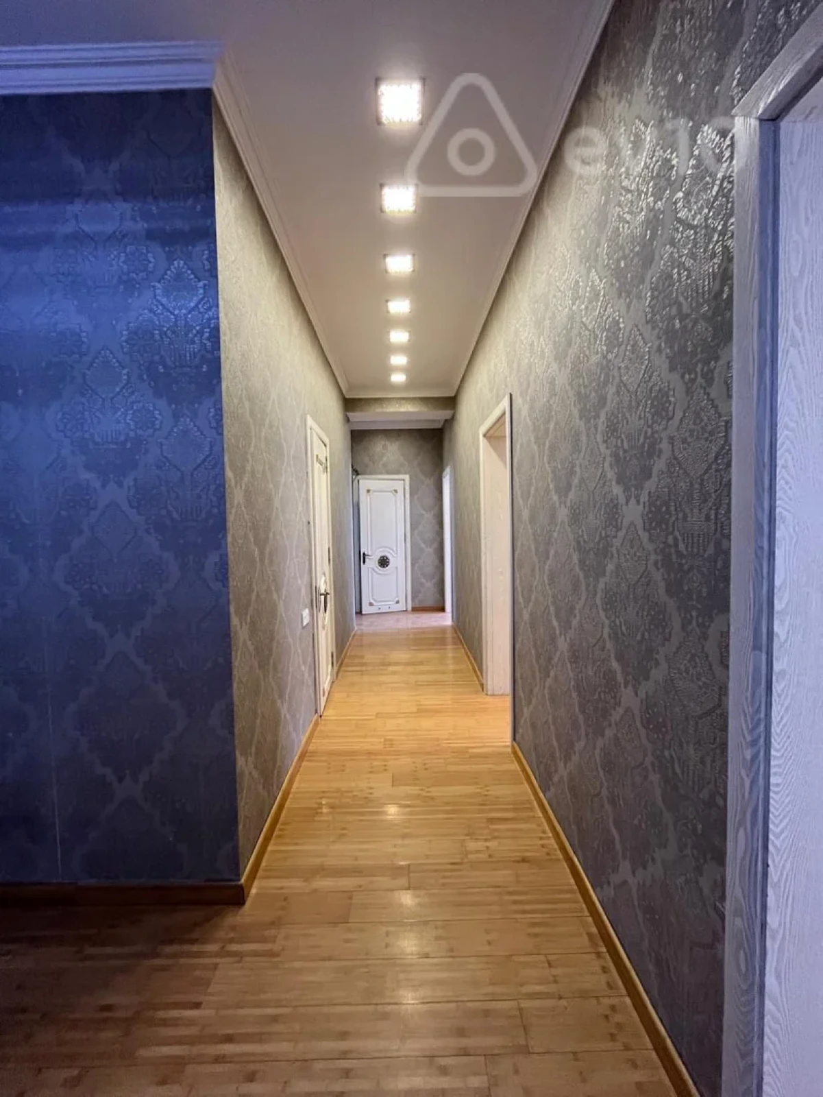 Satılır 3 otaqlı yeni tikili 135 m²
