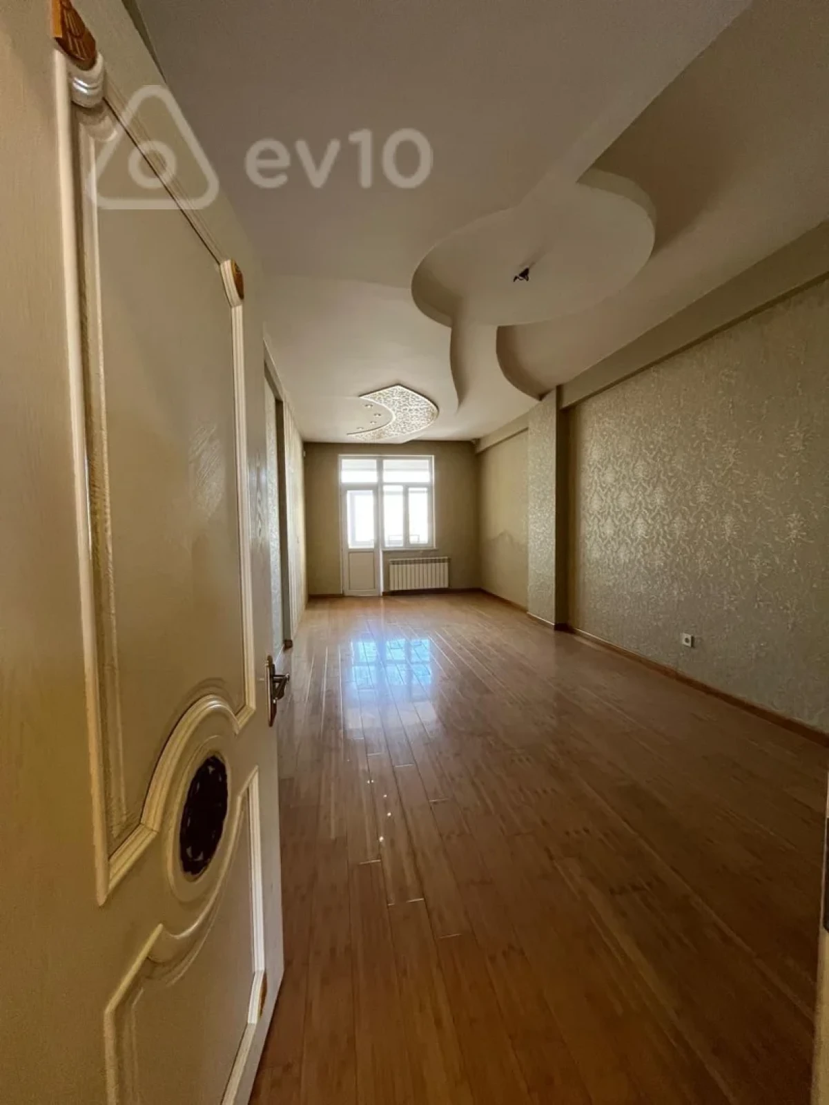 Satılır 3 otaqlı yeni tikili 135 m²