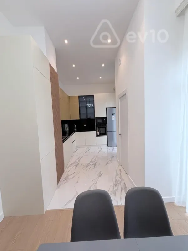 Kirayə verilir 2 otaqlı yeni tikili 70 m²