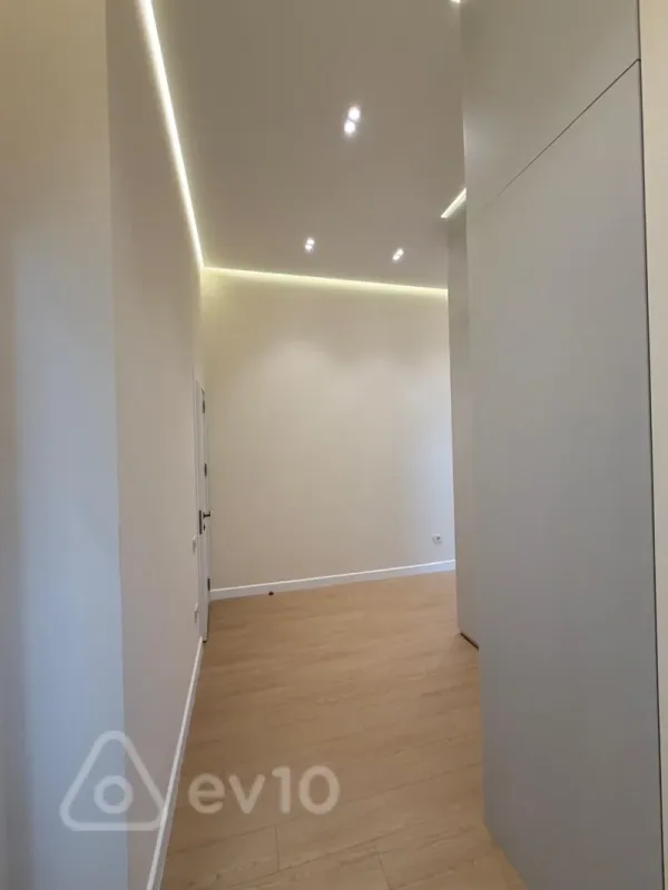 Kirayə verilir 2 otaqlı yeni tikili 70 m²