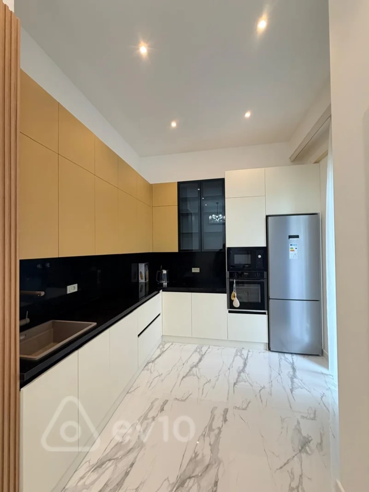 Kirayə verilir 2 otaqlı yeni tikili 70 m²