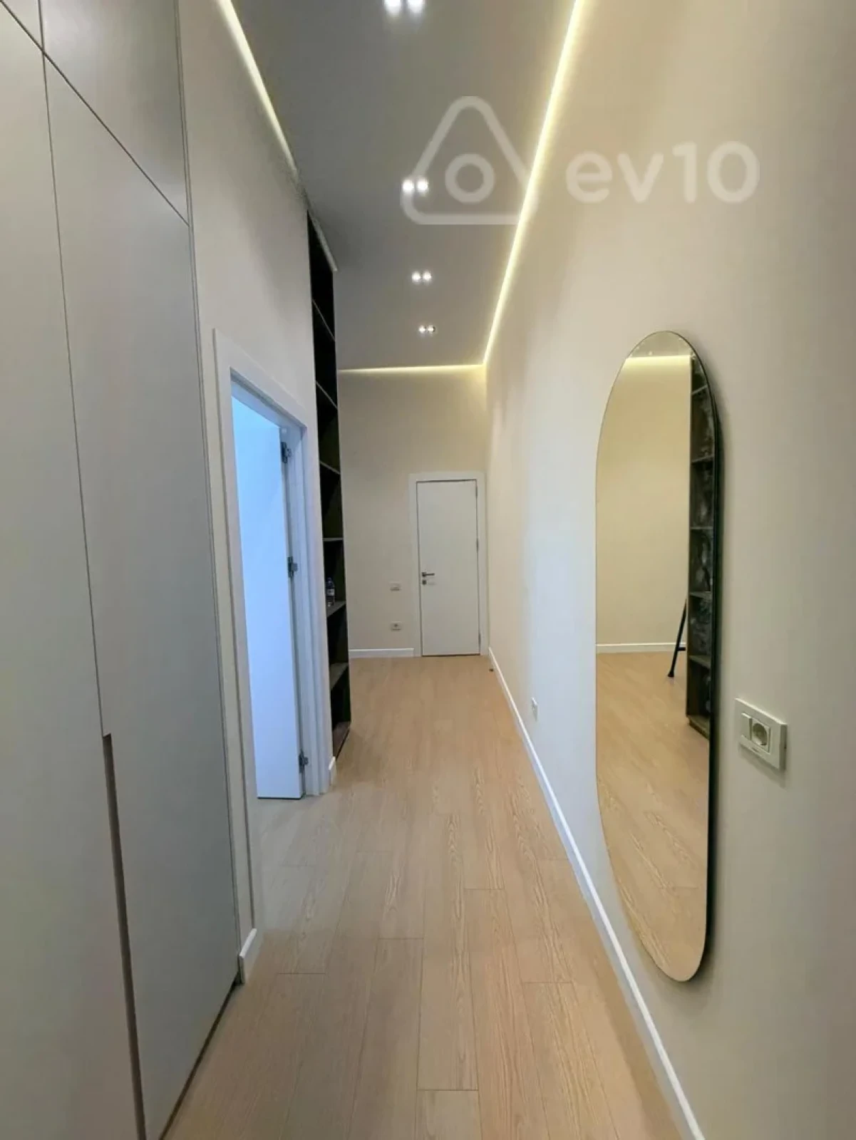 Kirayə verilir 2 otaqlı yeni tikili 70 m²