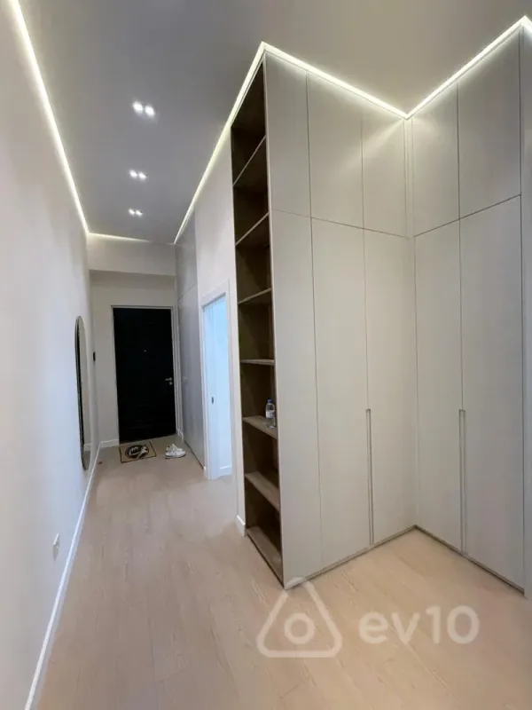 Kirayə verilir 2 otaqlı yeni tikili 70 m²