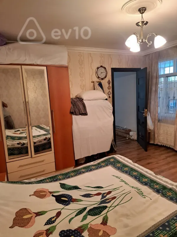 Satılır 4 otaqlı həyət evi 100 m²
