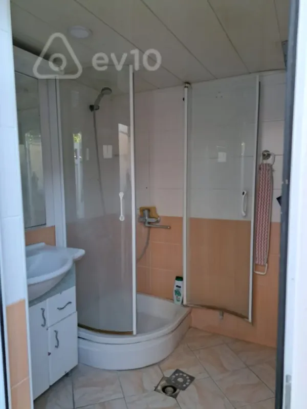 Satılır 4 otaqlı həyət evi 100 m²