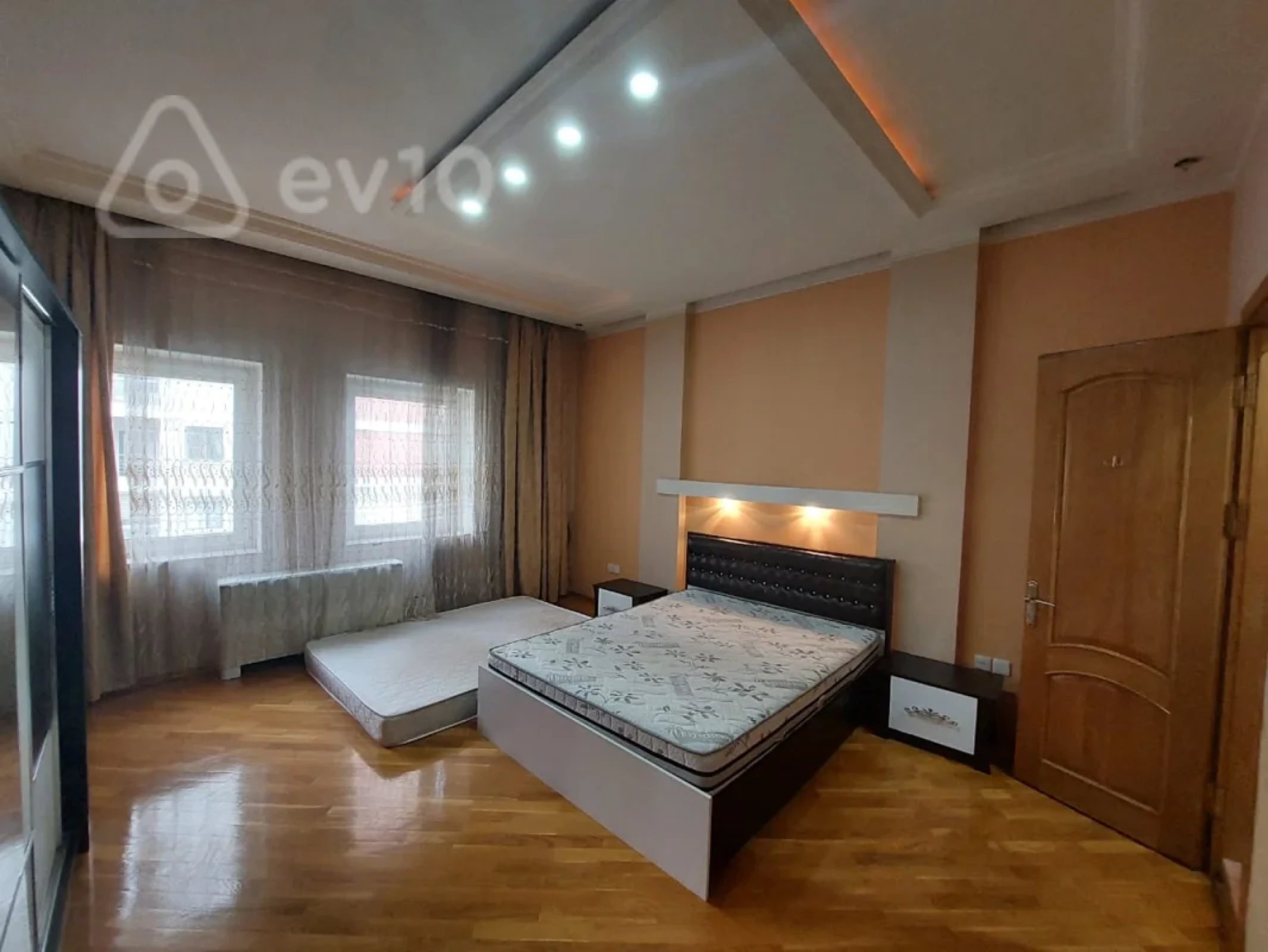 Kirayə verilir 3 otaqlı yeni tikili 141 m²