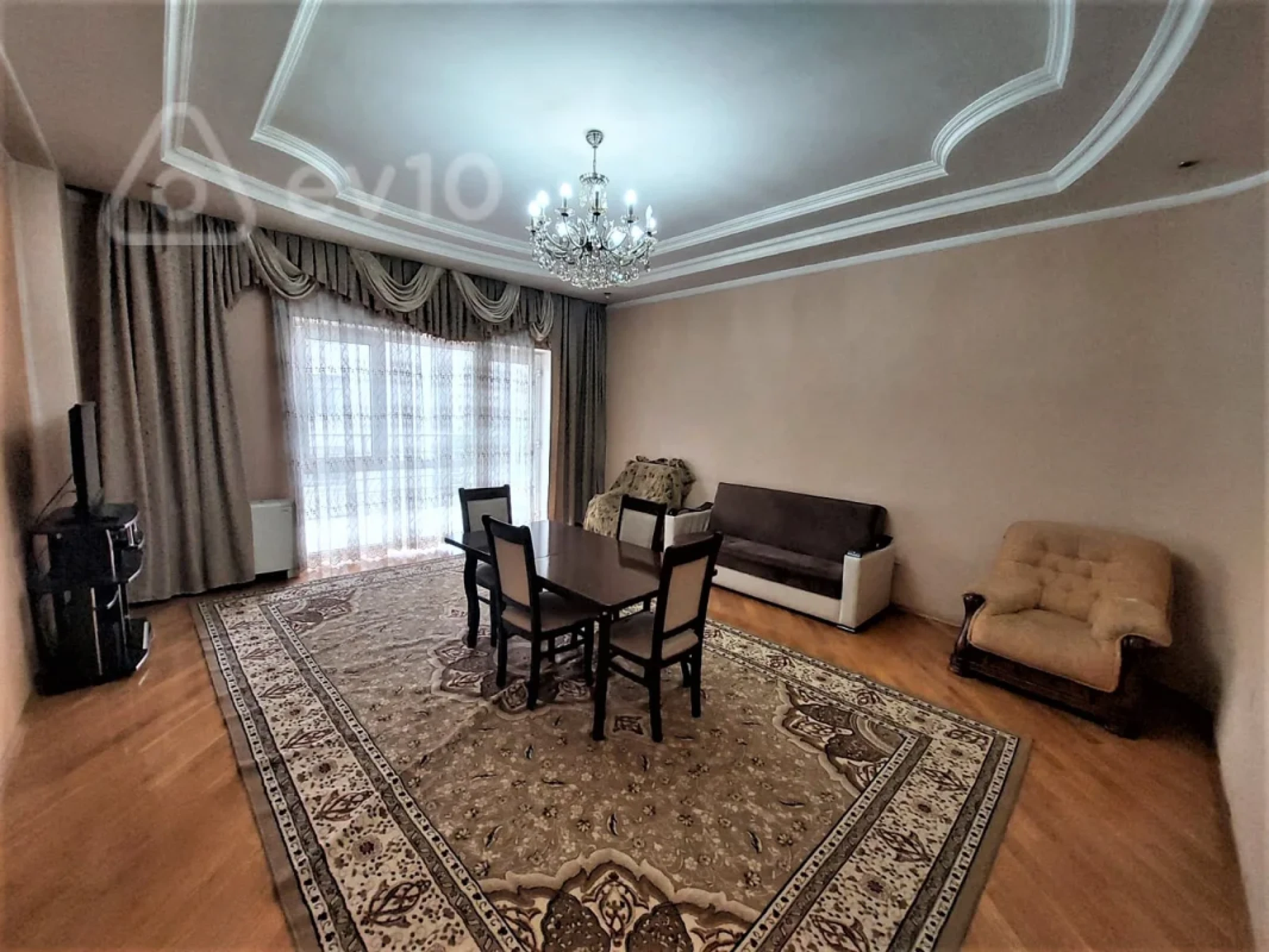 Kirayə verilir 3 otaqlı yeni tikili 141 m²