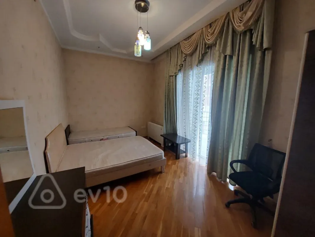 Kirayə verilir 3 otaqlı yeni tikili 141 m²