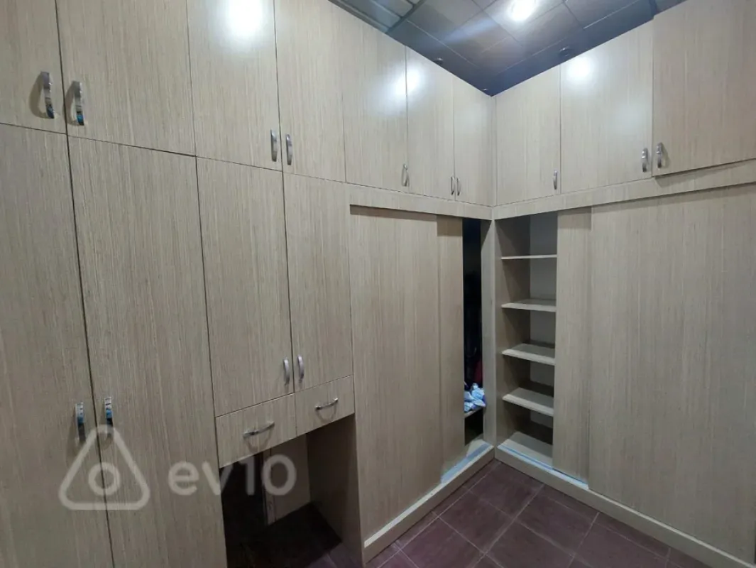Kirayə verilir 3 otaqlı yeni tikili 141 m²