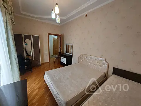 Kirayə verilir 3 otaqlı yeni tikili 141 m²