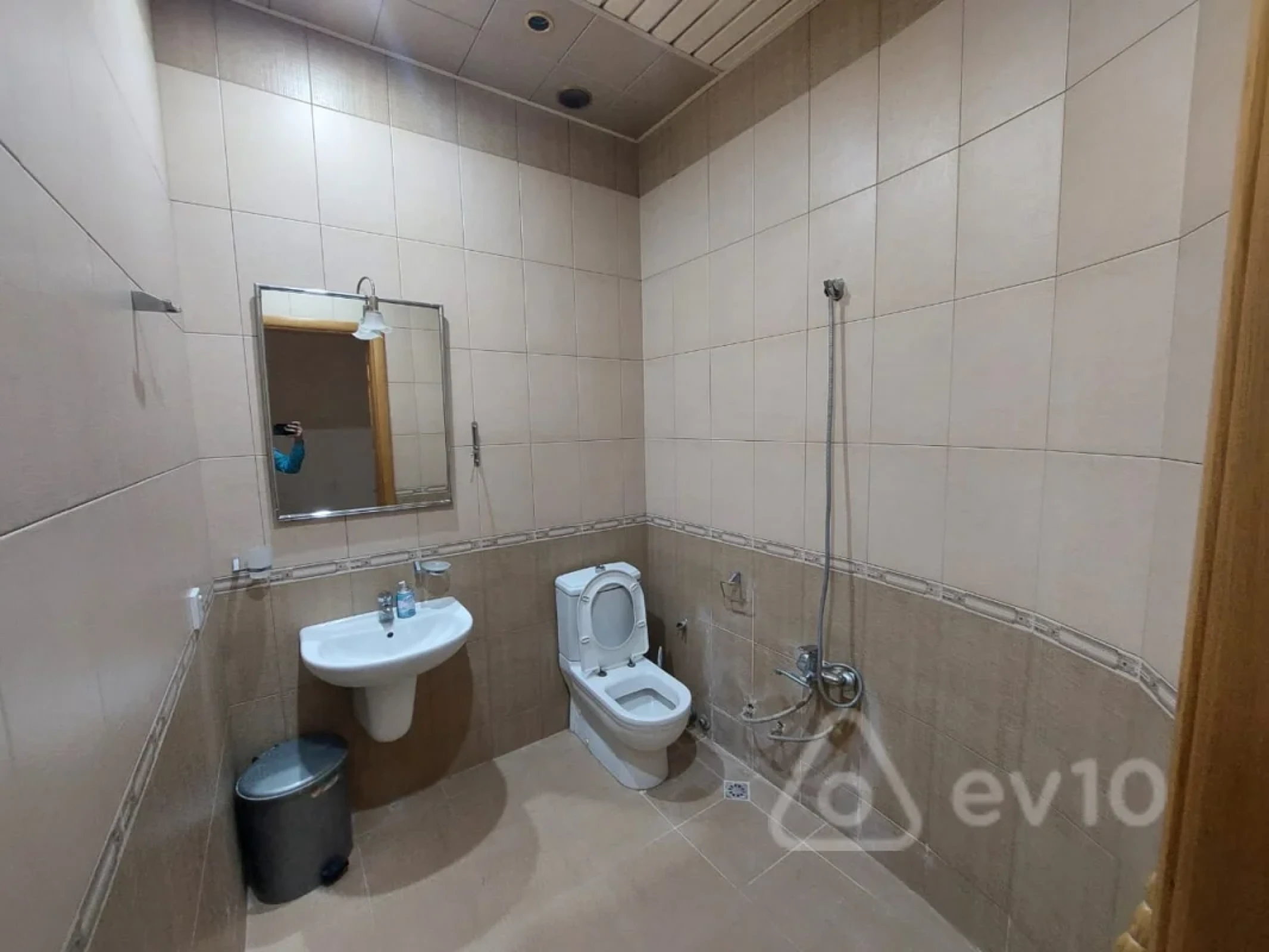 Kirayə verilir 3 otaqlı yeni tikili 141 m²