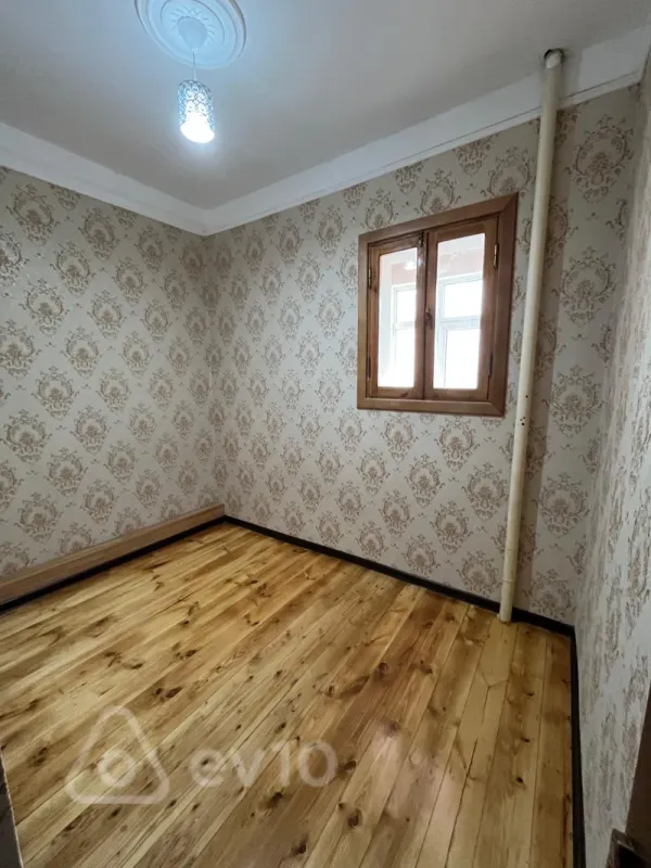 Satılır 2 otaqlı köhnə tikili 45 m²