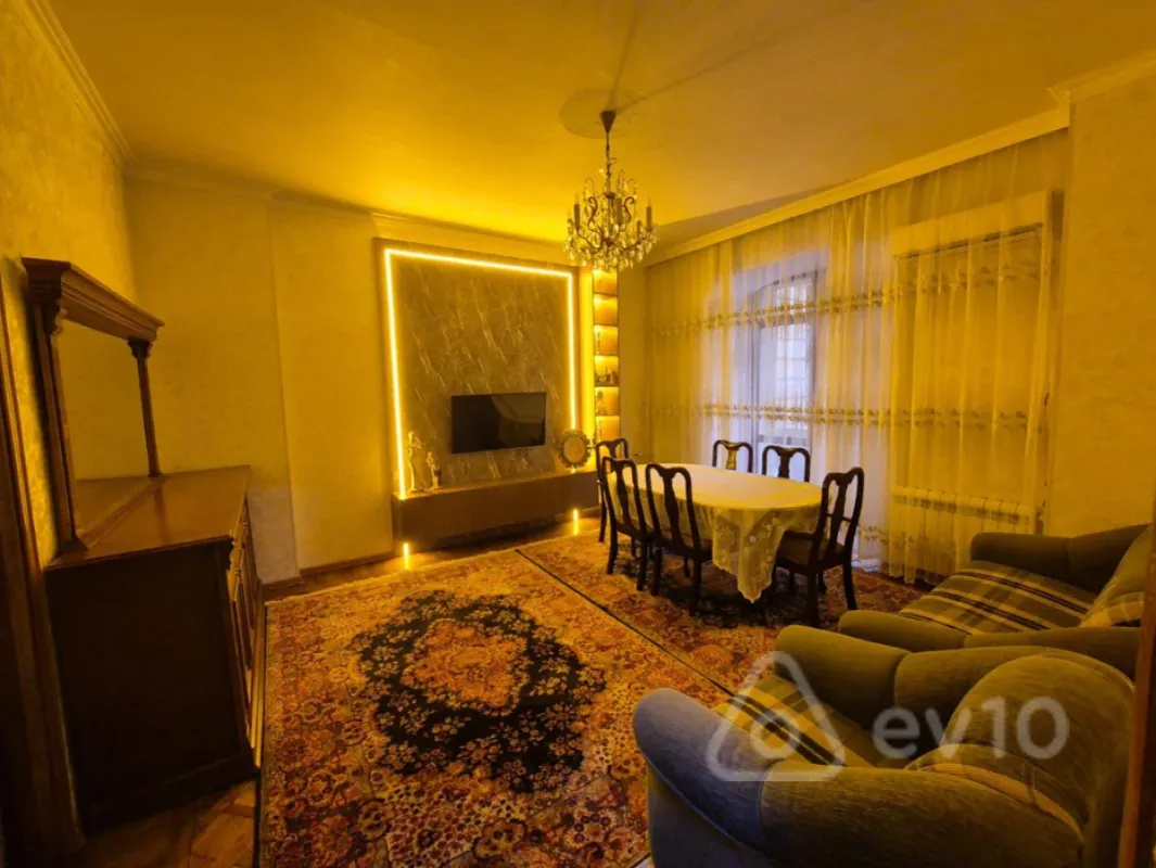 Kirayə verilir 2 otaqlı köhnə tikili 65 m²