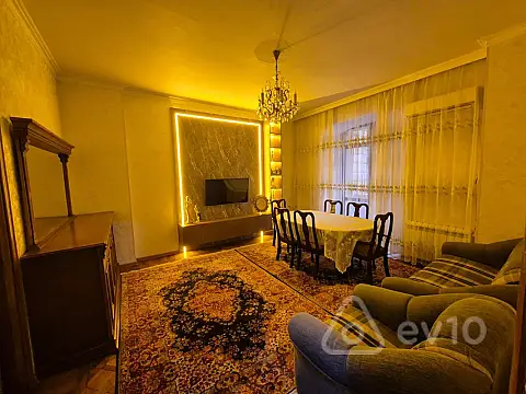 Kirayə verilir 2 otaqlı köhnə tikili 65 m²