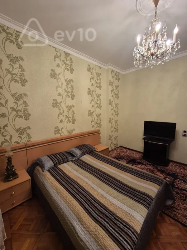 Kirayə verilir 2 otaqlı köhnə tikili 65 m²