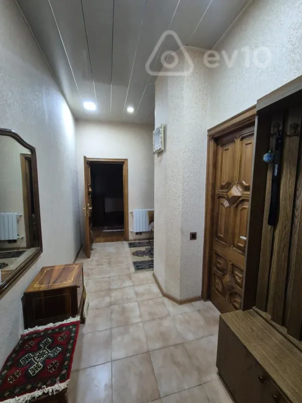 Kirayə verilir 2 otaqlı köhnə tikili 65 m²