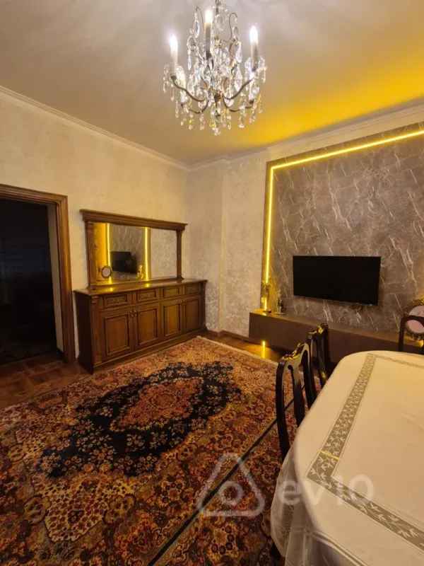 Kirayə verilir 2 otaqlı köhnə tikili 65 m²
