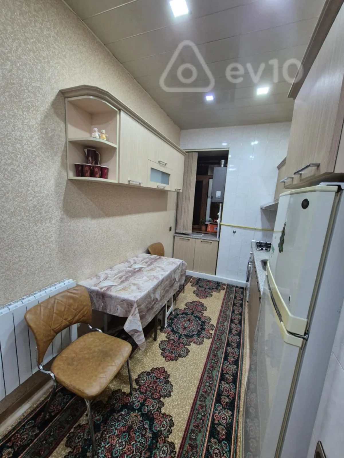Kirayə verilir 2 otaqlı köhnə tikili 65 m²