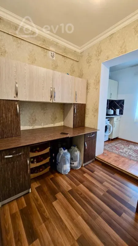 Satılır 2 otaqlı köhnə tikili 49 m²