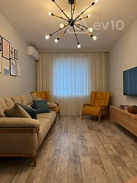 Satılır 2 otaqlı köhnə tikili 55 m²