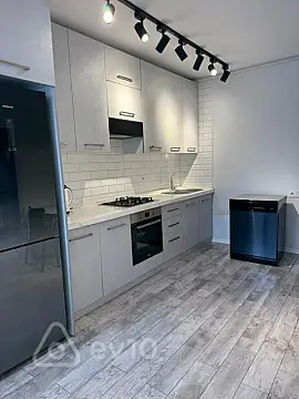 Satılır 2 otaqlı köhnə tikili 55 m²