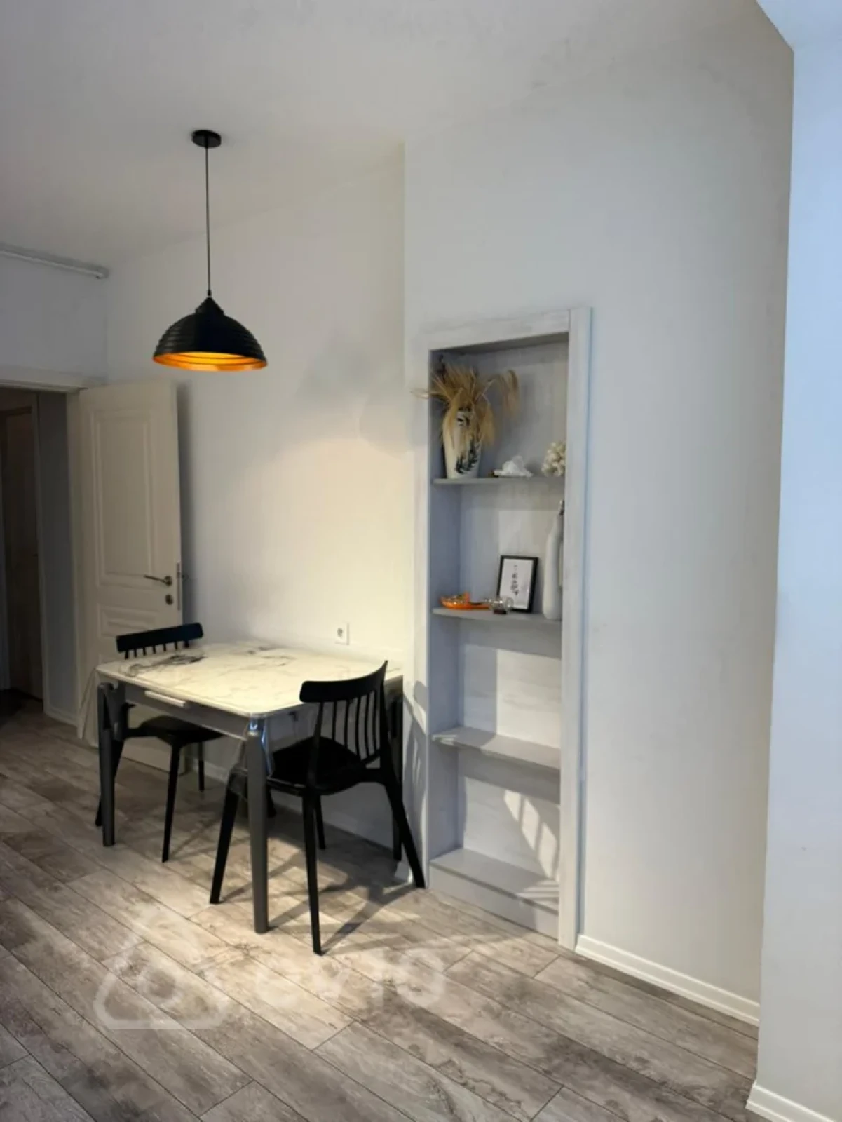 Satılır 2 otaqlı köhnə tikili 55 m²