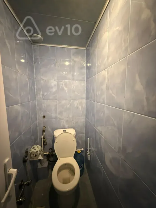 Kirayə verilir 4 otaqlı köhnə tikili 75 m²