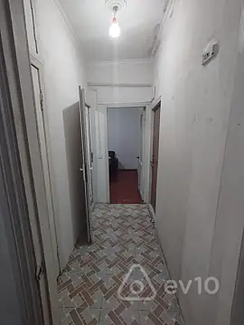 Kirayə verilir 2 otaqlı köhnə tikili 44 m²