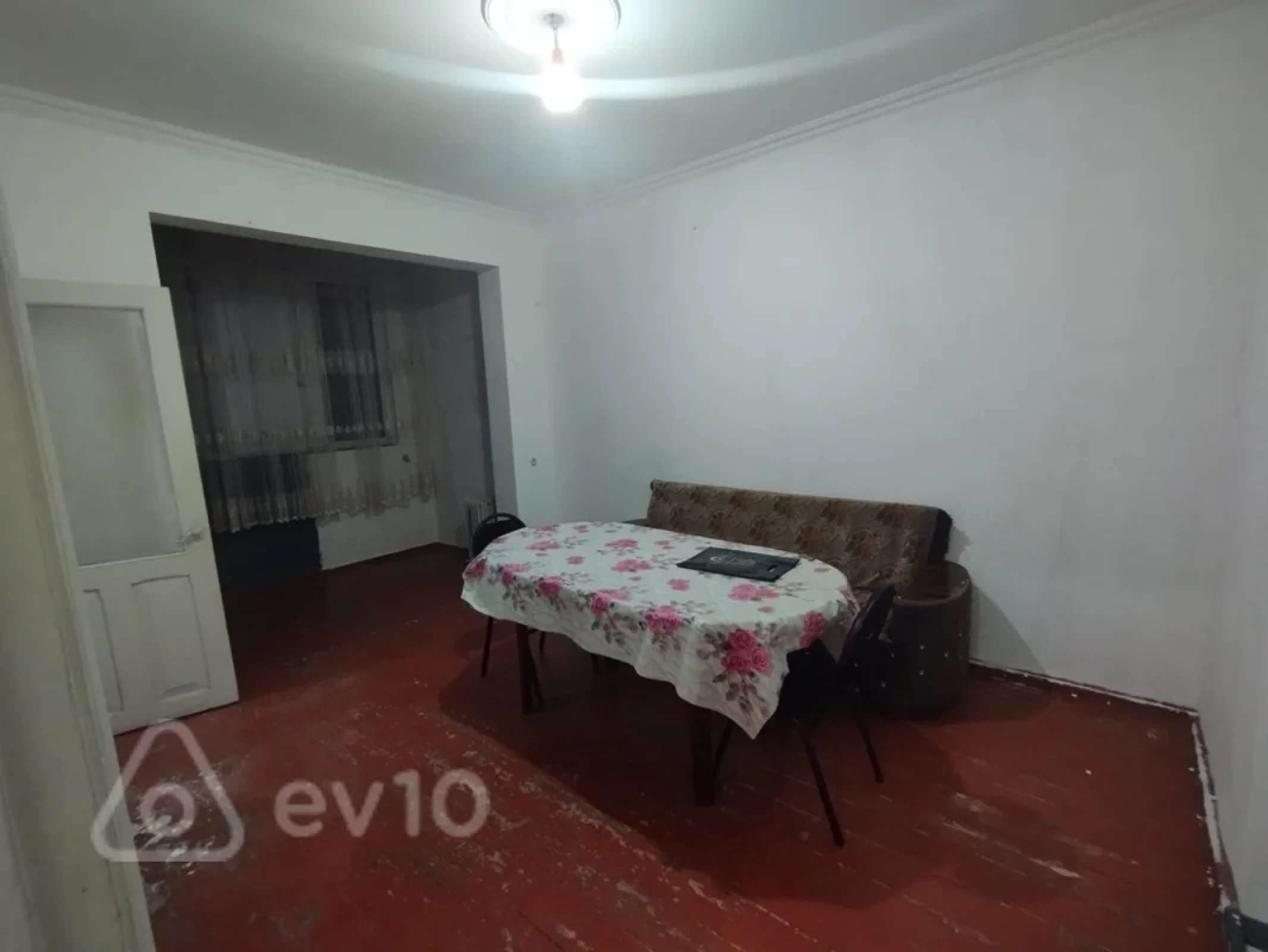 Kirayə verilir 2 otaqlı köhnə tikili 44 m²