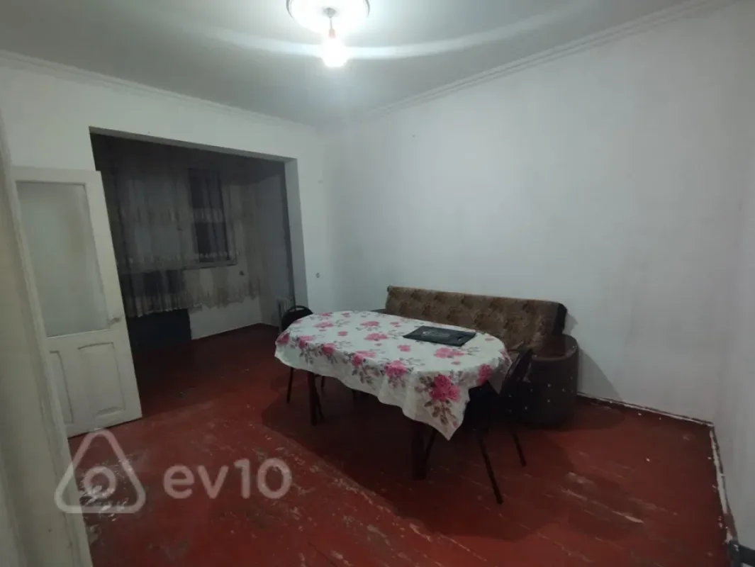 Kirayə verilir 2 otaqlı köhnə tikili 44 m²