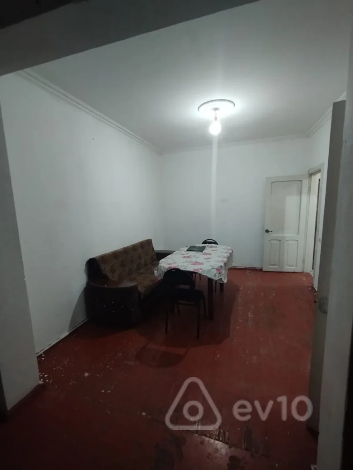 Kirayə verilir 2 otaqlı köhnə tikili 44 m²