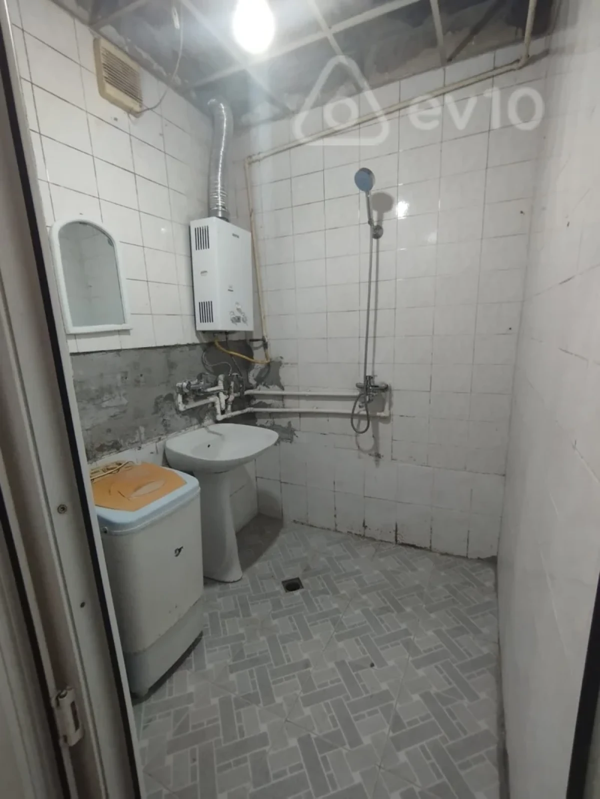 Kirayə verilir 2 otaqlı köhnə tikili 44 m²