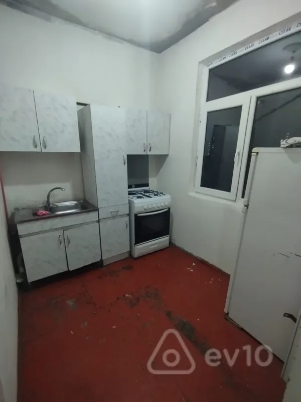 Kirayə verilir 2 otaqlı köhnə tikili 44 m²