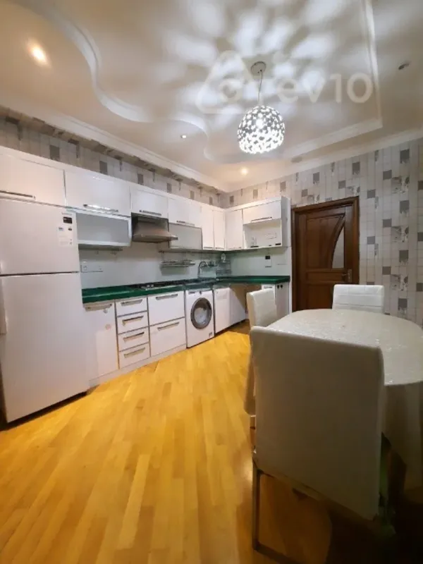 Kirayə verilir 2 otaqlı yeni tikili 90 m²