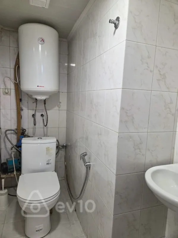 Kirayə verilir 2 otaqlı köhnə tikili 75 m²